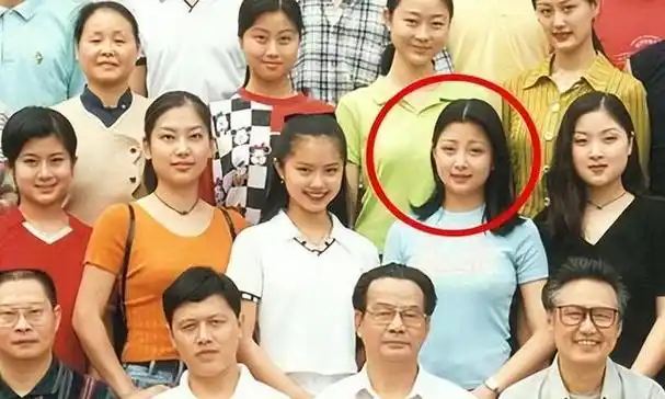 殷桃前夫蹲监狱10年与李金羽也无疾而终41岁情归何处