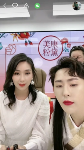 最美亚姐pk古装瑜大公子,看看谁才是视线掠夺"王者"!