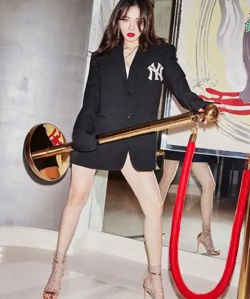 凹造型我只服金泫雅两双鞋一起穿也不摔跤鞋跟还细得吓人