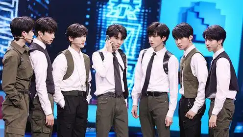 时代少年团成特工,刀群舞演绎超燃《少年美》