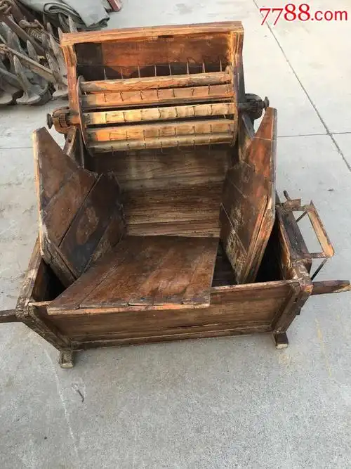 清代脚蹬打稻机保存完整,品相如图,可以正常使用