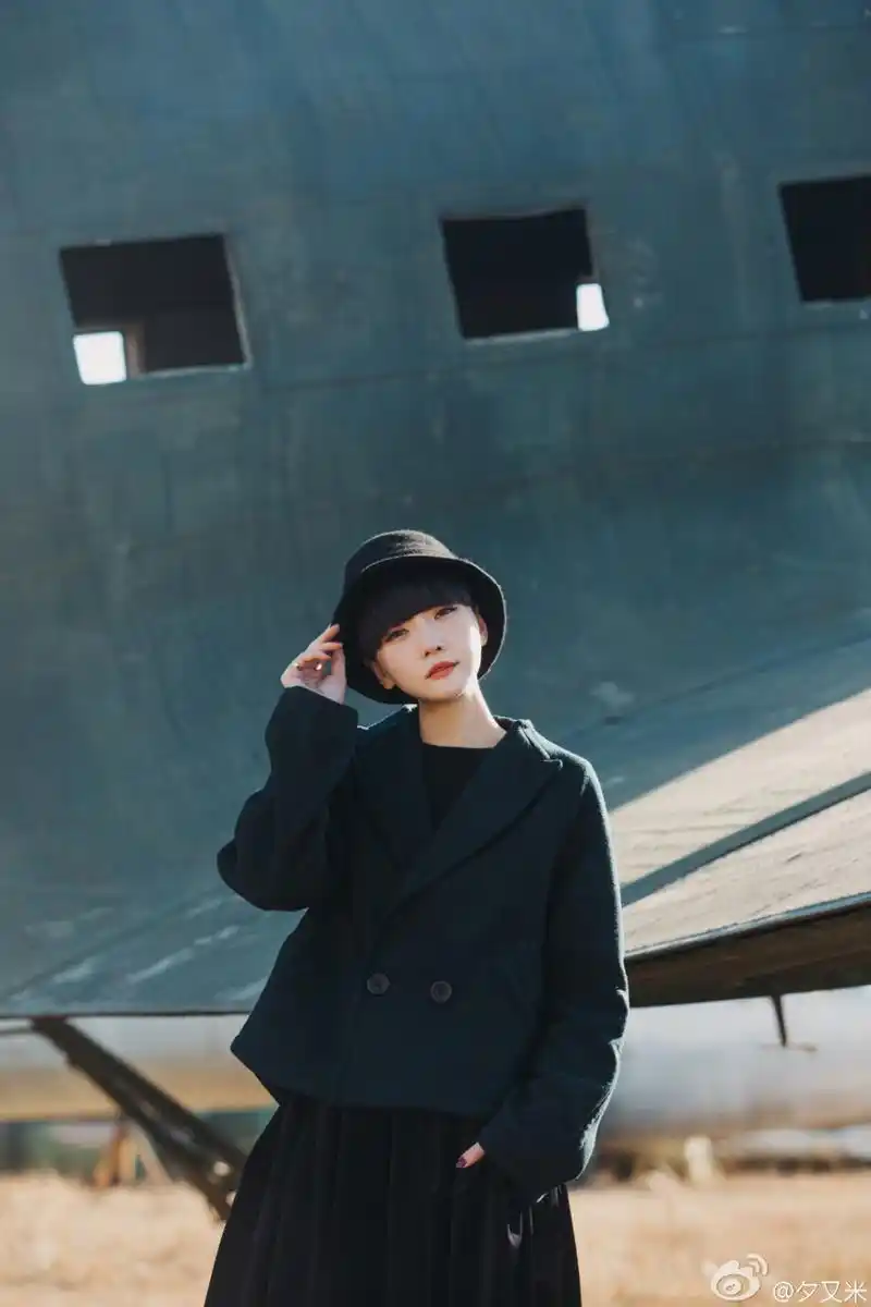 日前,高晓松前妻夕又米在微博晒出一组美照.