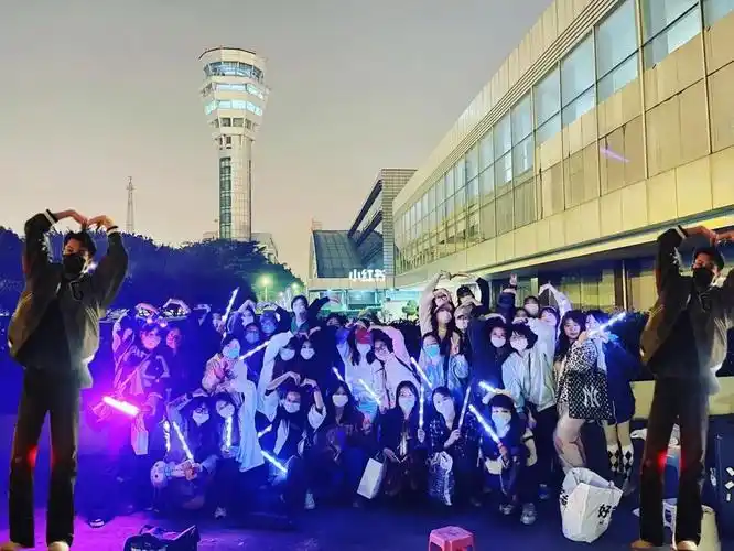 线下应援合照王鹤棣