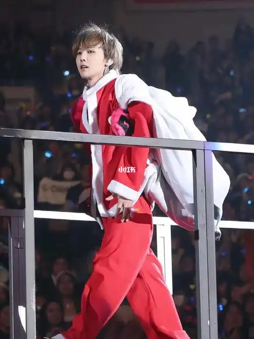 在2021年的最后一天,来一波迟到的圣诞龙#权志龙