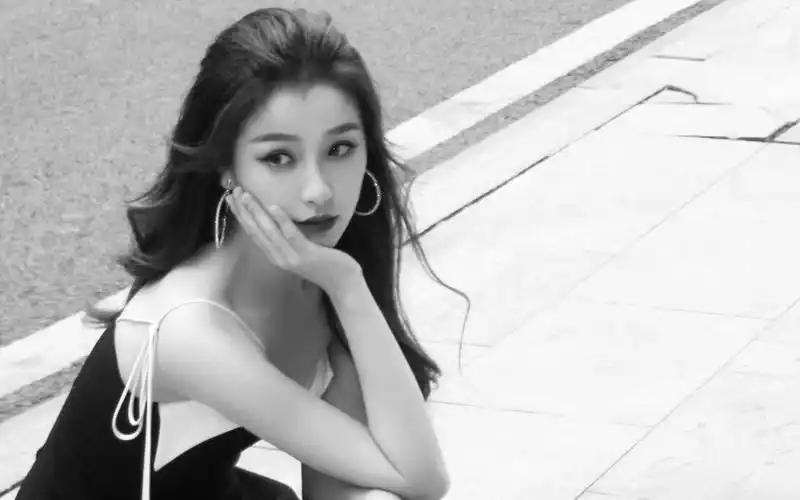 虞书欣高叉黑裙性感高清桌面壁纸