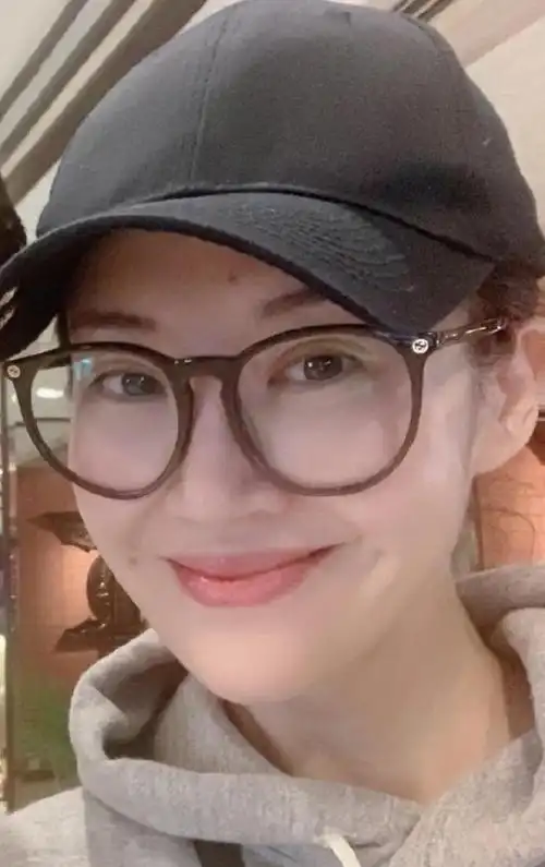 何晴惊艳的全部照(何晴年轻梨涡浅笑完胜许晴)(1)