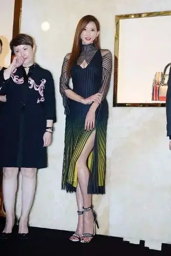 林志玲为了装嫩狂穿粉色,网友:没错!就是45岁的样子!