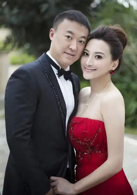 他是国乒名帅,刘诗雯感激之人,追队花,娶女演员,今家有美娇妻