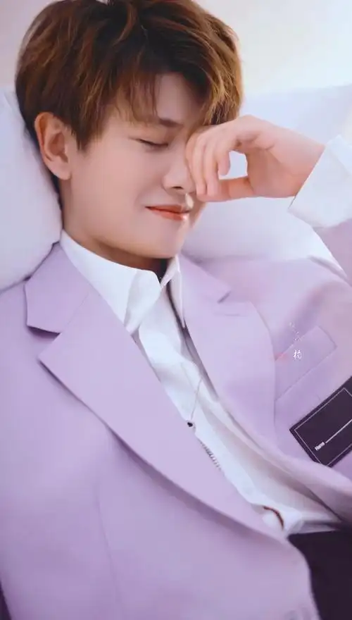 任嘉伦 cr 图片logo