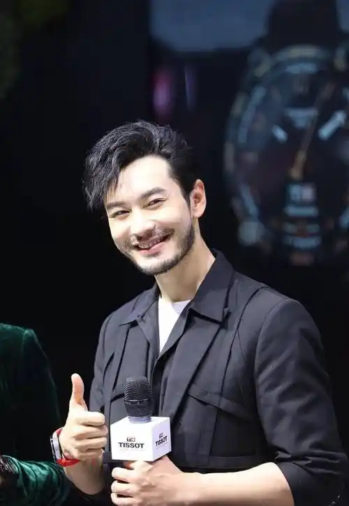 原创黄晓明真不在乎形象胡子拉碴略显邋遢邪魅一笑有点油腻