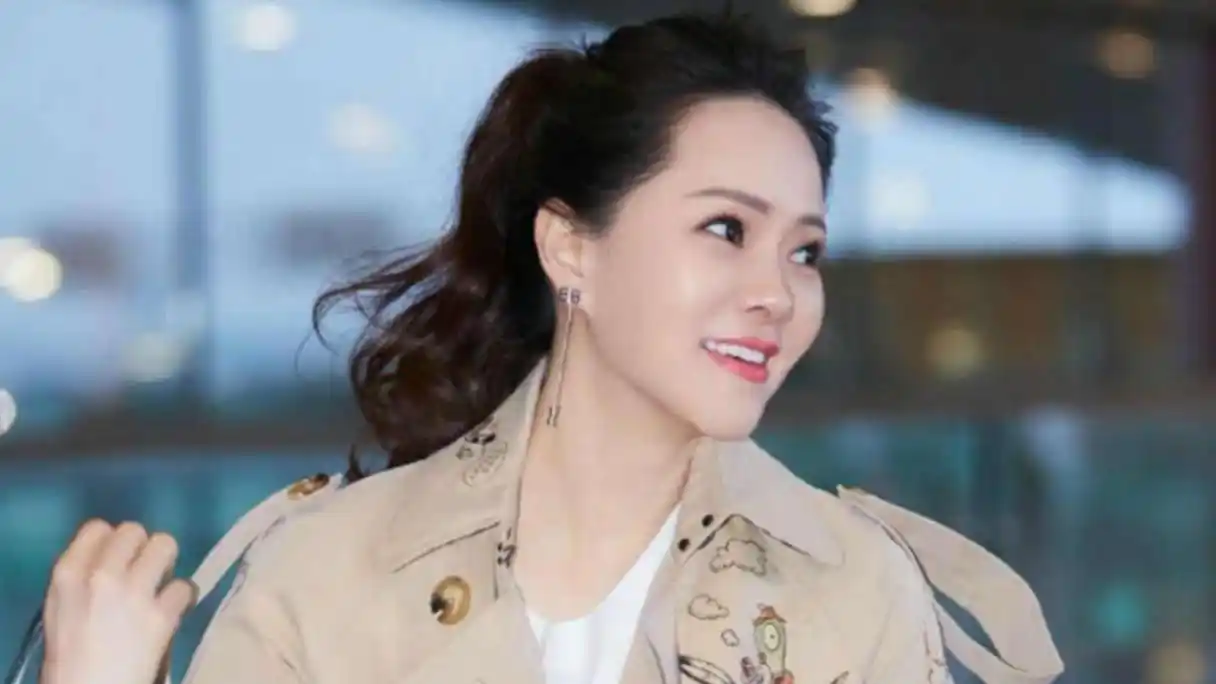 伊能静47岁高龄产女,坐月子40天不洗澡不洗头,只为哄妈妈开心