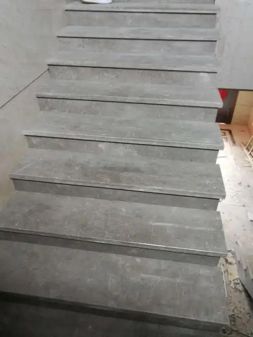 罗马利亚灰楼梯