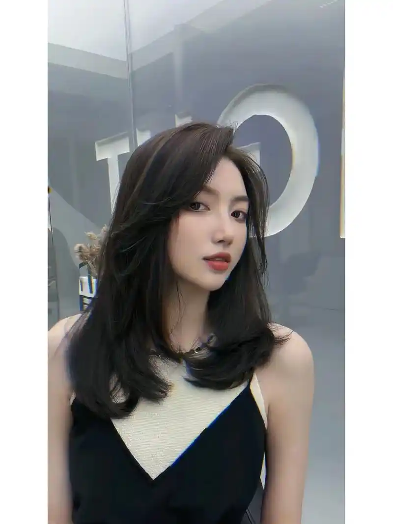 2023春夏季减龄气质锁骨发不挑脸型好打理              锁骨发一定要