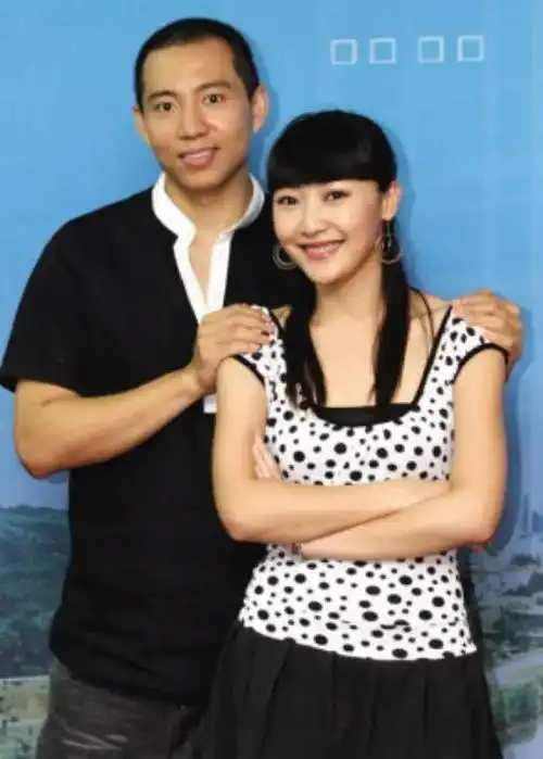 演员阿斯茹:怀孕后男友瘫痪,不离不弃照顾他8年,未办婚礼成遗憾