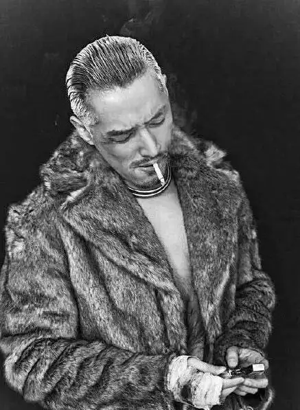 你居然是这样胡歌老胡多年前写真曝光披大衣留胡渣男人味十足