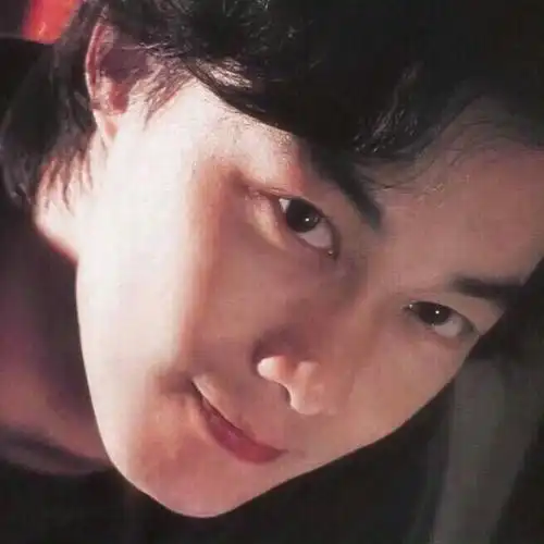歌迷拍的陈奕迅 五官好像随机生成