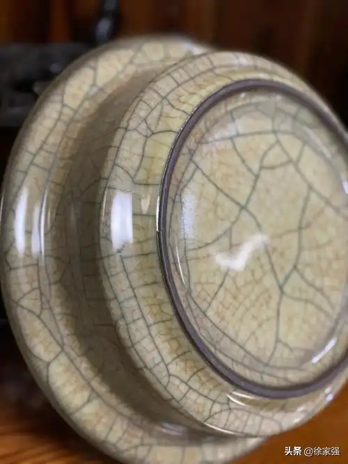 哥窑瓷器的特征,宋代哥窑瓷器鉴定
