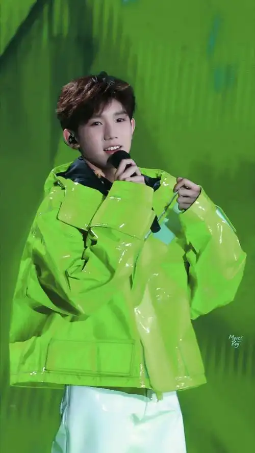 源～想看看大家相册里有哪些绿衣源多云转晴又转阴@tfboys-王源图片cr