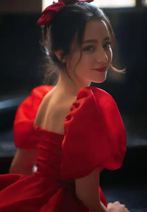 迪丽热巴辟谣怀孕传闻,霸气起诉造谣者