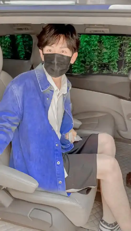 这浓密腿毛"女团腿"谁见谁迷糊  是少年感满满的淇淇子呀    #成毅