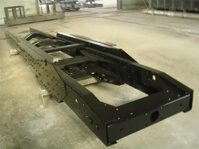 齐河鑫瑞熙生产供应德龙牵引车车架总成德龙大梁价格