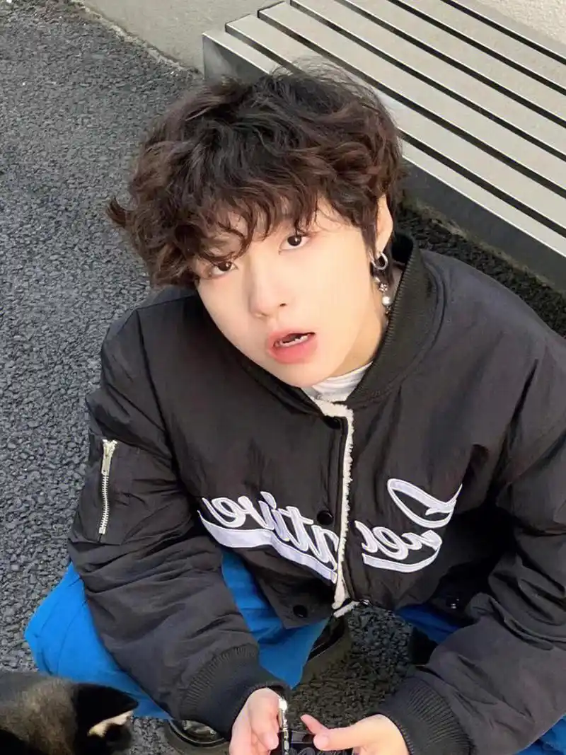 日系慵懒卷发  氛围感卷发  羊毛卷  男生小卷  帅t发型  法式慵懒