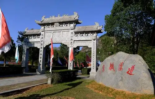 龙虎天下绝一游览龙虎山(一)