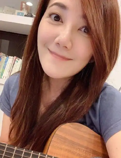 梁静茹终迎新恋情!与男友拥吻好甜蜜,恋爱后变嫩如少女|素颜_网易订阅