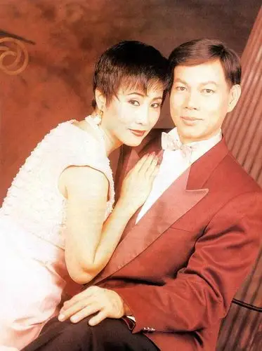 相守30年伉俪情深