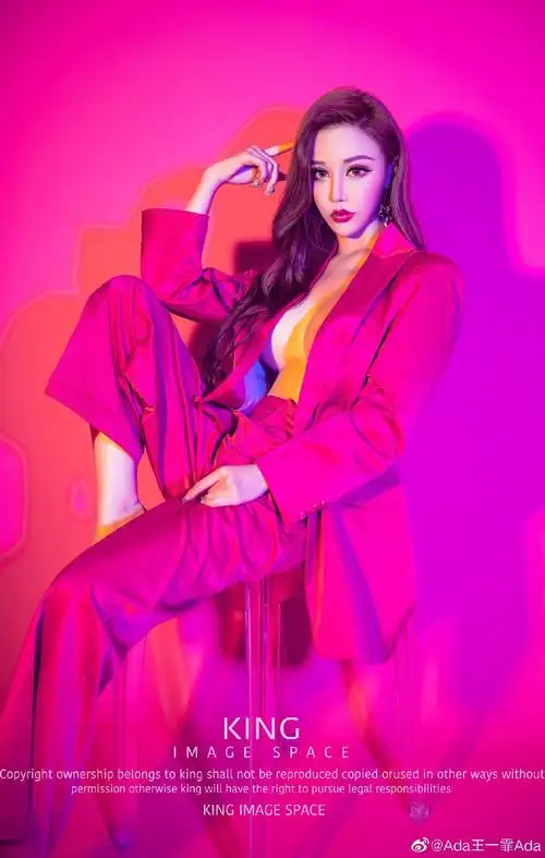 美女网红模特演员王一霏迷人写真美照欣赏