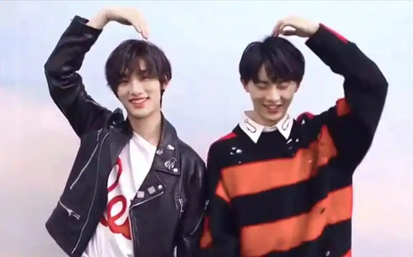 横说是弥补祺鑫本该经历的青葱时光,恣意飞扬的牵手拥抱,亓清是让祺鑫