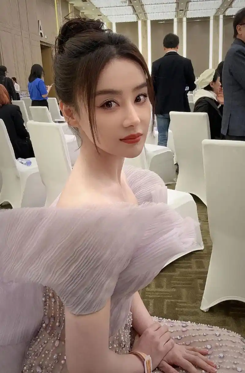 袁姗姗淡紫色蝶翼礼服# 袁姗姗今日出席北影节红毯现场,一身 - 抖音