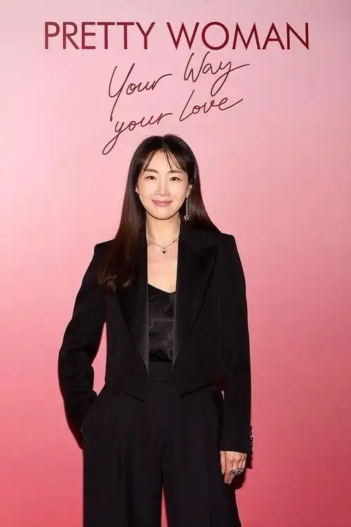 女神终于回归崔智友产后拍大片穿衣知性身材恢复好美到了