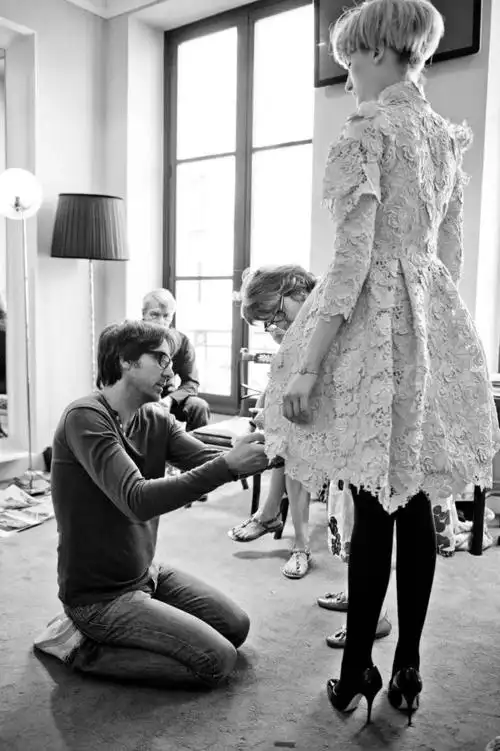 世界著名服装设计师设计师背后的工作状态