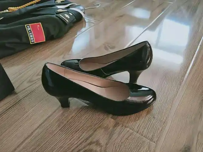 07a礼服女军官高跟鞋,你穿她更闪亮,我加班能听出谁从门口过