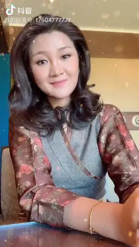 美拉措降央卓玛