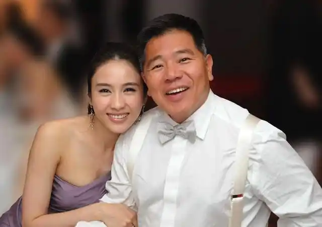 黎姿晒20年前与郭富城同框旧照,有头发的张卫健太抢眼