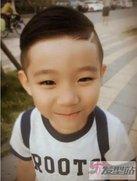 小男童超短发发型图片 帅气从小培养实在太萌了