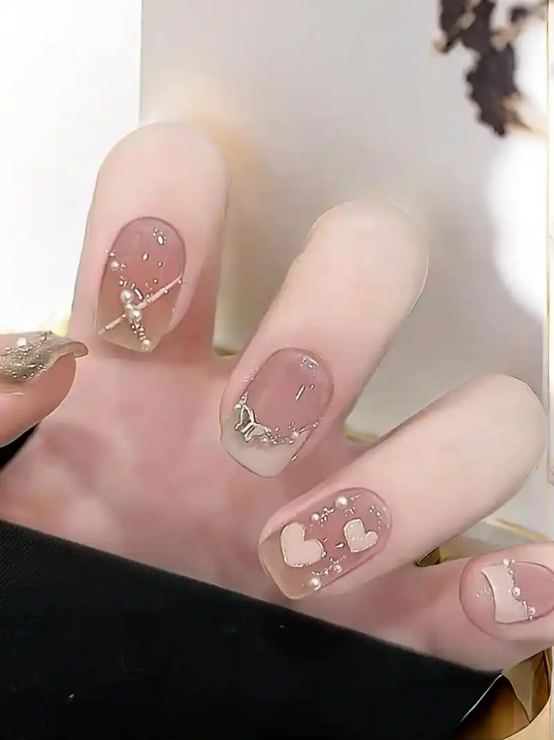 新美甲look夏日纯欲短款穿戴甲ins美甲轻奢温柔风气质