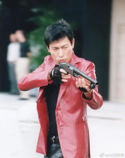 刘德华演过两次杀手迷倒袁咏仪林熙蕾人潮汹涌与万茜擦火花