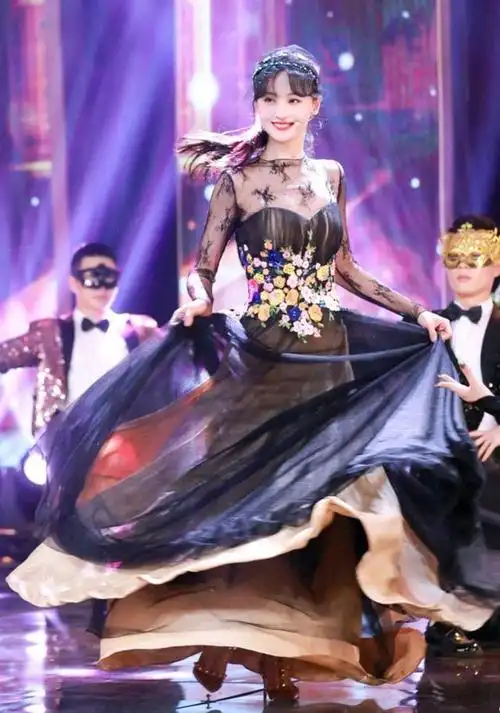 小仙女又回来了!郑爽穿晚礼服跳舞,颜值重回巅峰