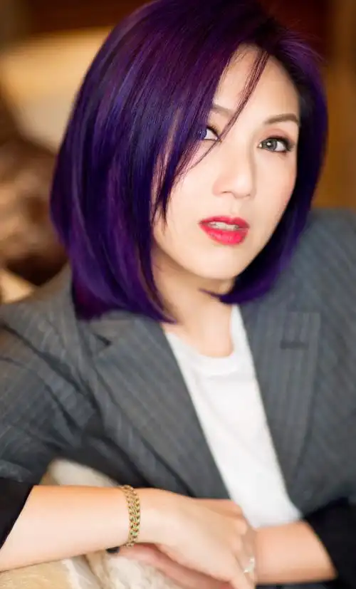 p>杨千嬅,原名杨泽嬅,1974年2月3日出生于中国香港,祖籍广东汕头