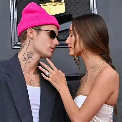 海莉|贾斯汀·比伯|justin|bieber_网易订阅