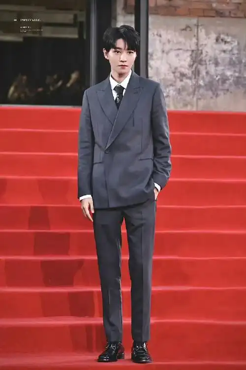 王俊凯红毯全身镜头