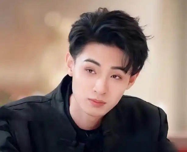 秦霄贤很抢手他是个女儿奴打算三十岁结婚