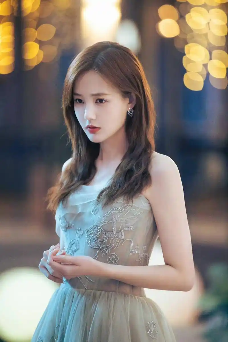 山东女星李一桐写真:秀美俏丽,五官精致