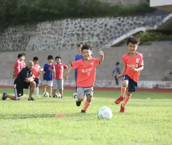 【校园足球】三亚外国语学校足球班开课