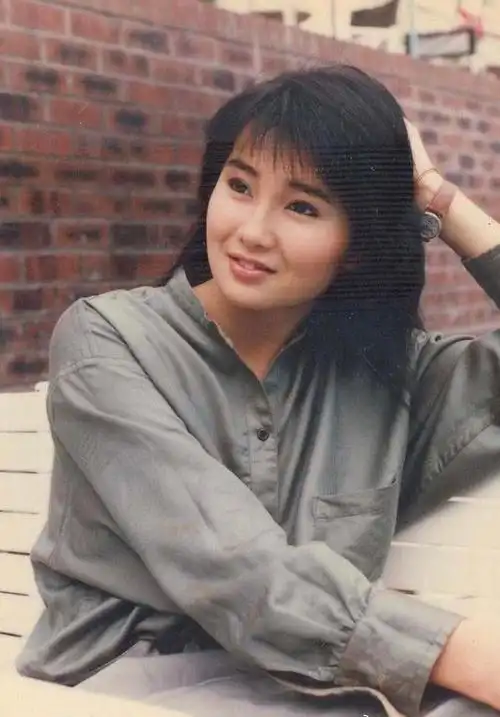 张曼玉年轻的时候也太美了,港风气质很特殊,在娱乐圈中很少见_网易
