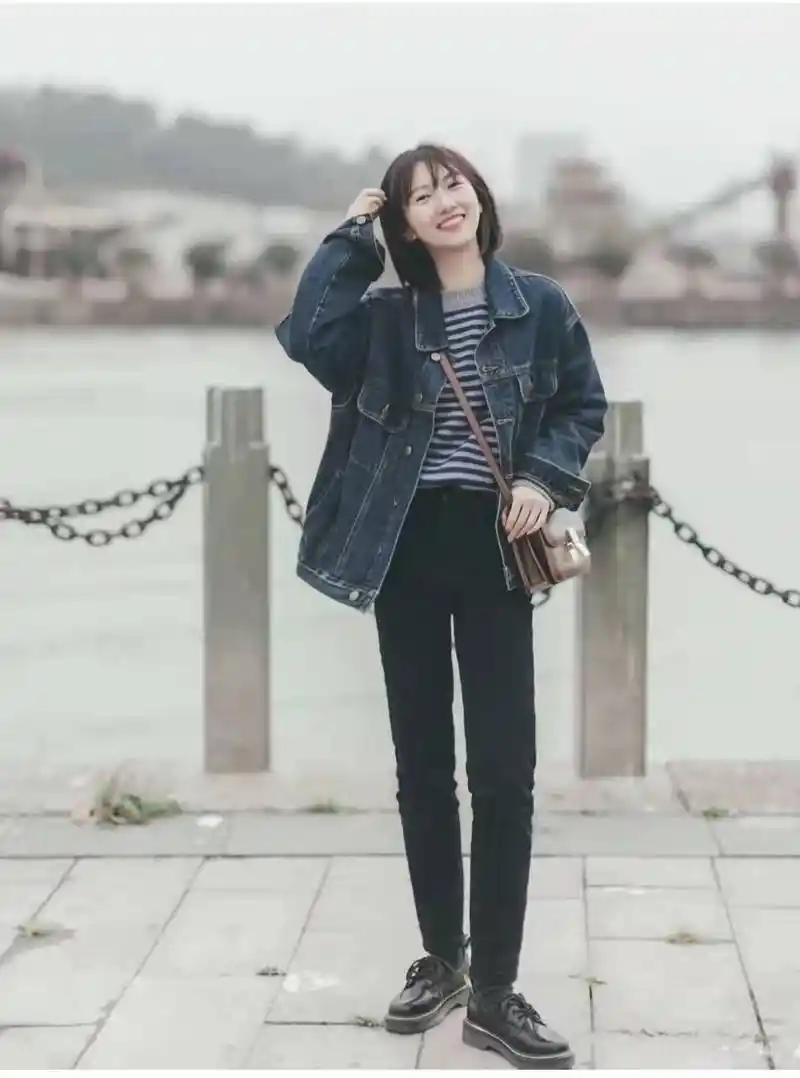 小脚裤搭配什么上衣和鞋子好看