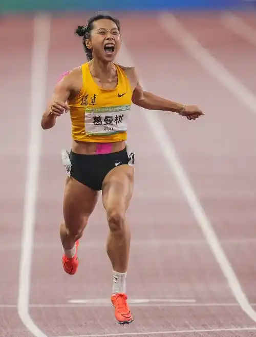 田径——女子200米决赛赛况_葛曼棋